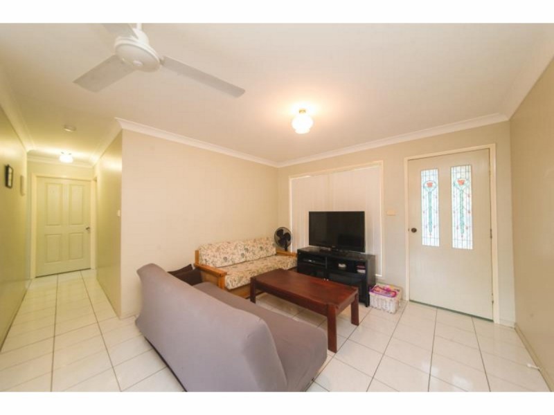 2/9 Kawana Close, Kawana QLD 4701